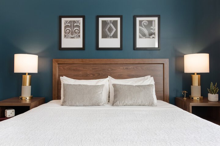 Room 52 of 122