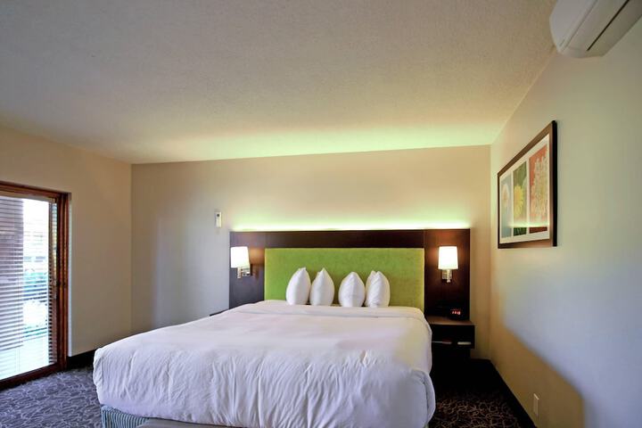El Sendero Inn an Ascend Collection Hotel