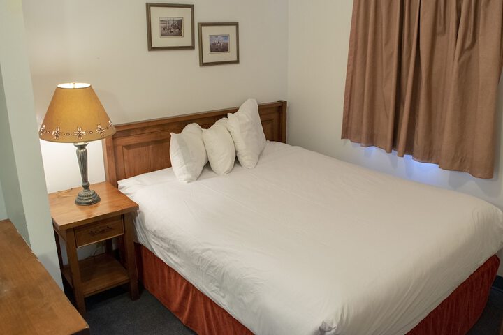 Aspen Village Inn