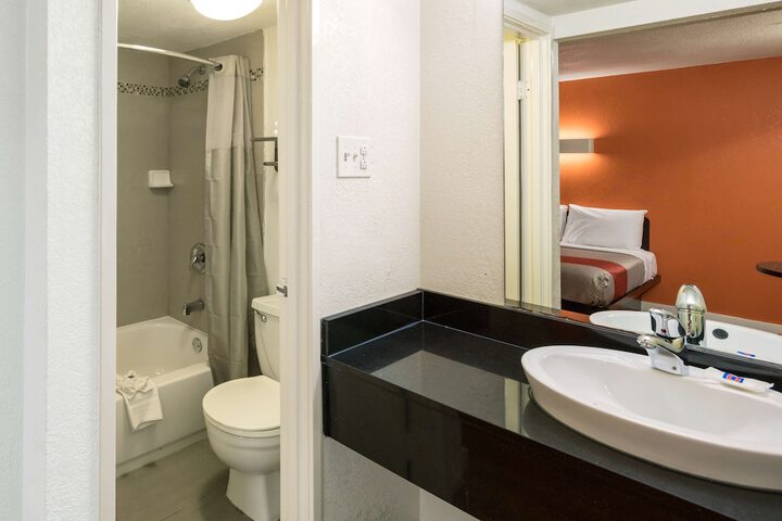 Motel 6 Dallas TX - Farmers Branch