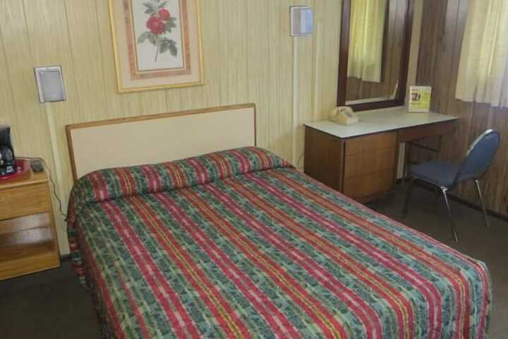 Room 5 of 12