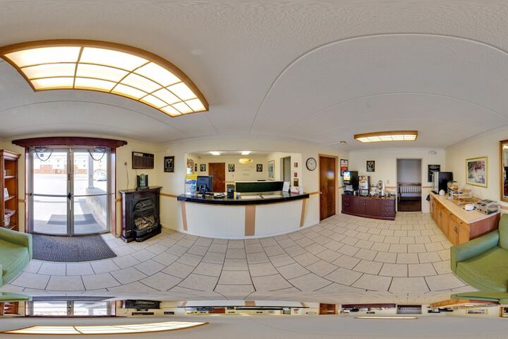 Econo Lodge Inn & Suites Windsor Locks Bradley Airport