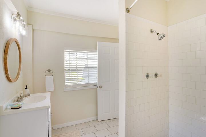 Lake Wales Vacation Rental w / Screened-in Porch!