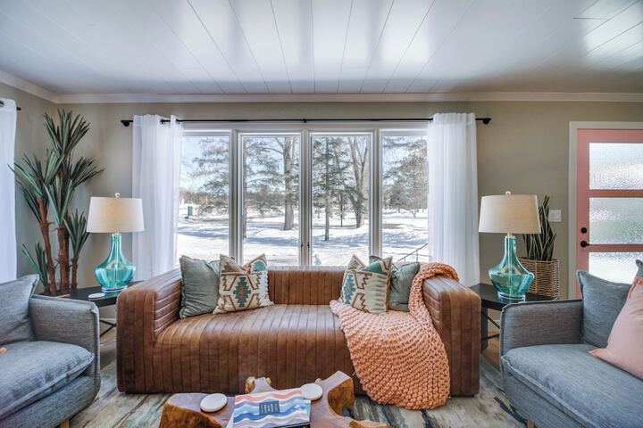 Home Rental on Detroit Lake: Dock Game Room!
