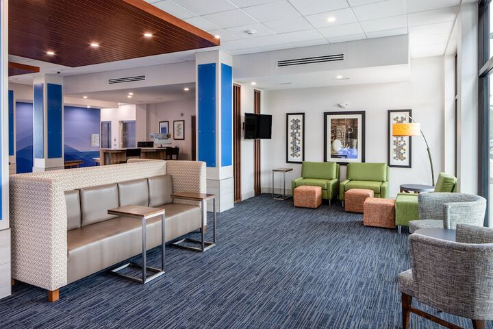 Holiday Inn Express & Suites Ft. Myers Beach-Sanibel Gateway by IHG
