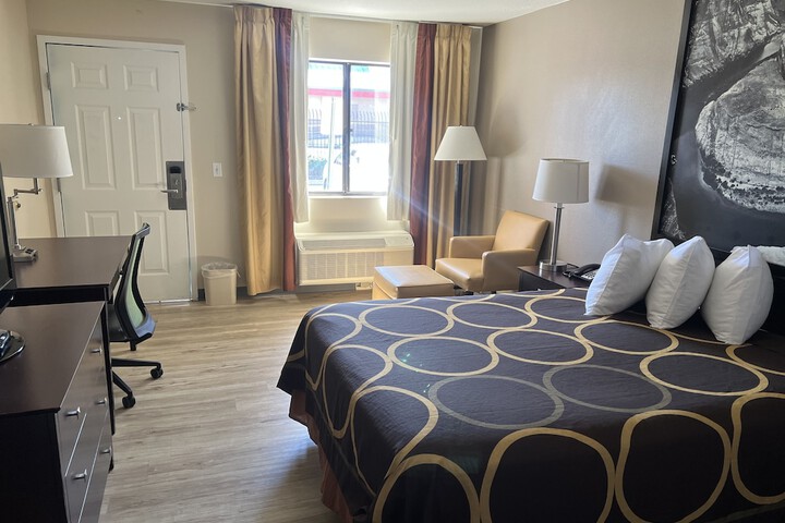 Room 7 of 19