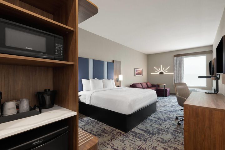 La Quinta Inn & Suites by Wyndham Athens I-65