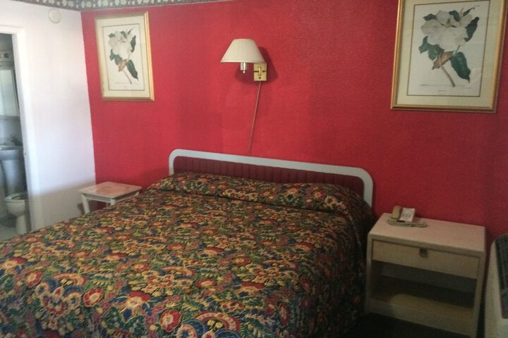 Room 4 of 9