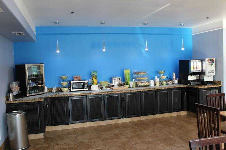 Quality Inn & Suites at the Outlets Mercedes / Weslaco
