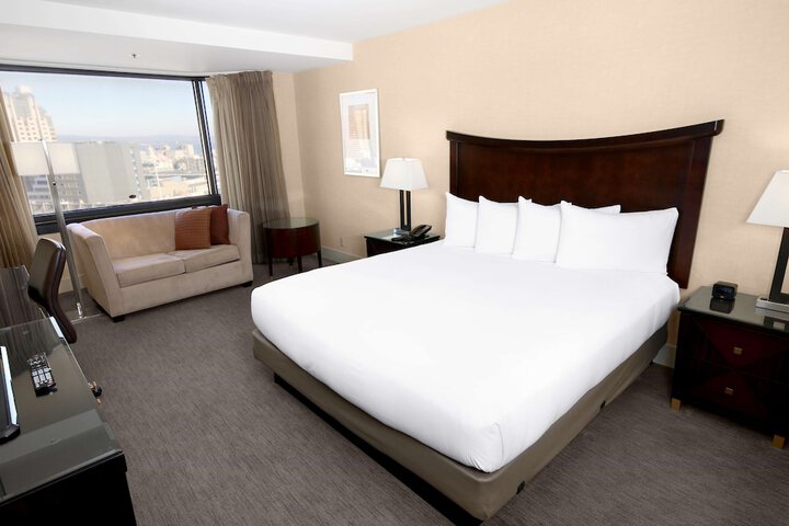 Room 107 of 176