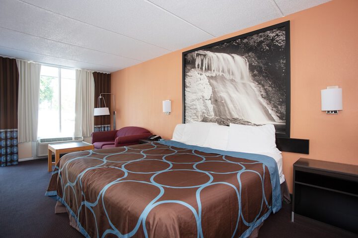 Super 8 by Wyndham Black Mountain / Asheville East