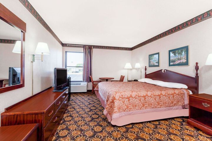 Room 14 of 25