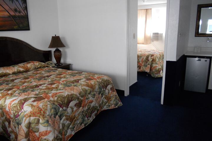 Room 6 of 8