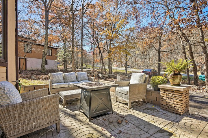 Poconos Vacation Rental w / Pool Access & Hot Tub!