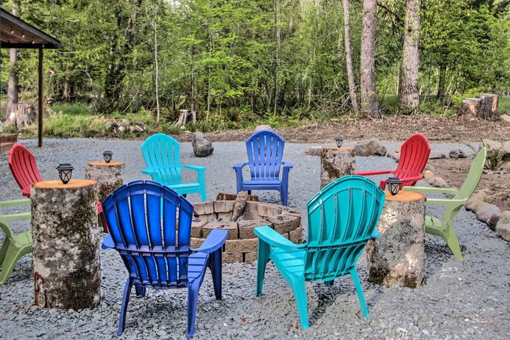 Cozy Cabin - 5 Miles to Mt. Rainier National Park!
