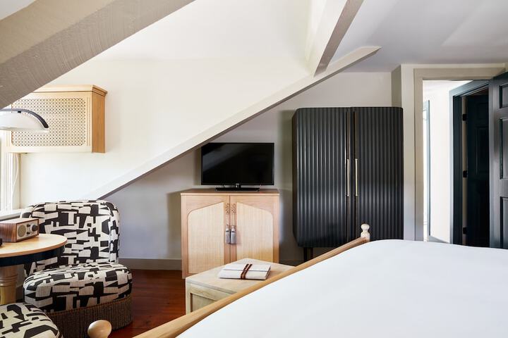 Room 14 of 90