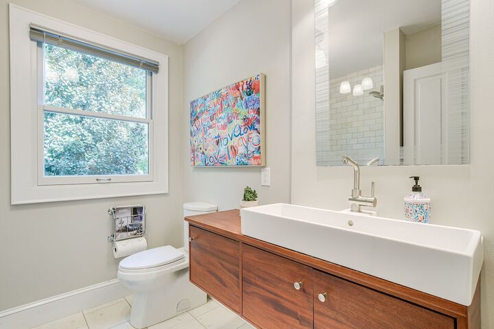 Historic & Charming Pittsboro Home w / Fireplaces