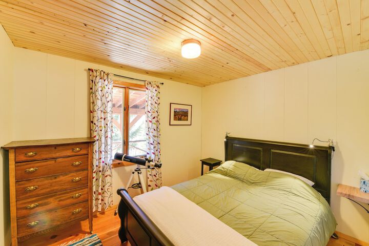 Idyllic Twin Lakes Escape w / Views of the Lakes