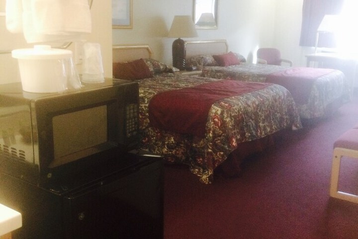 Room 6 of 10