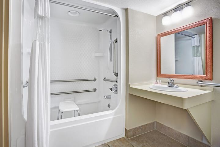 Room 4 of 17