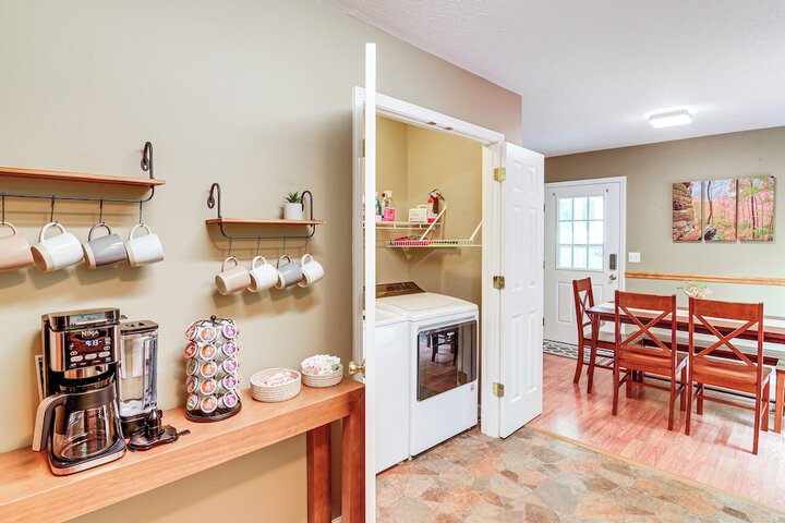 Campton Cottage w / Hot Tub Near Hiking + Climbing
