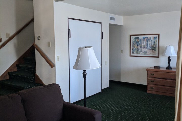 Room 16 of 30
