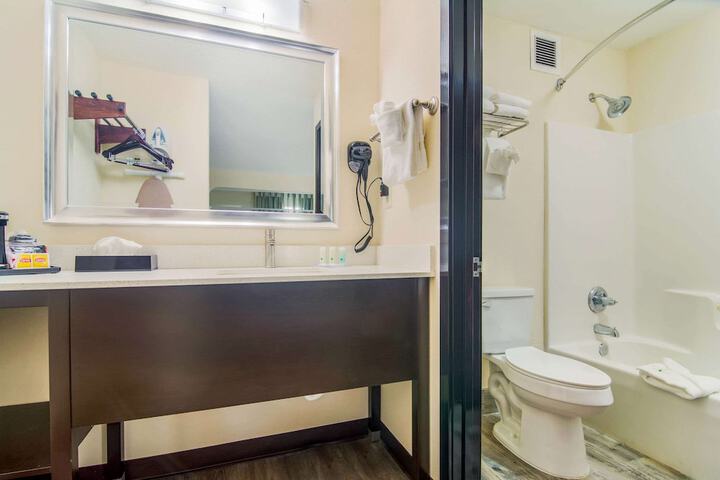 Quality Inn & Suites Lake City