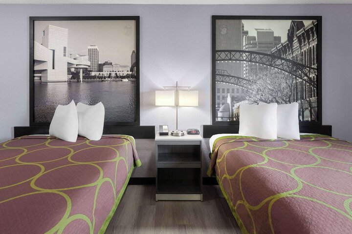 Room 13 of 38