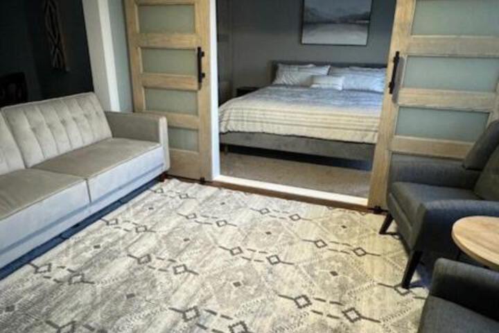 Peninsula Point Cozy Lakefront Condo 1BR 1BA