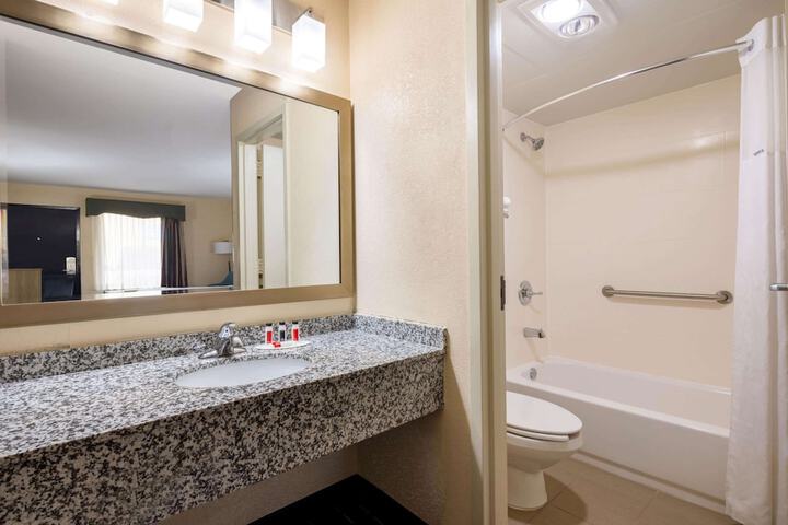 Room 21 of 26