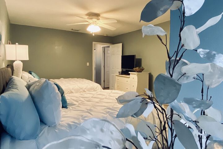Room 28 of 97