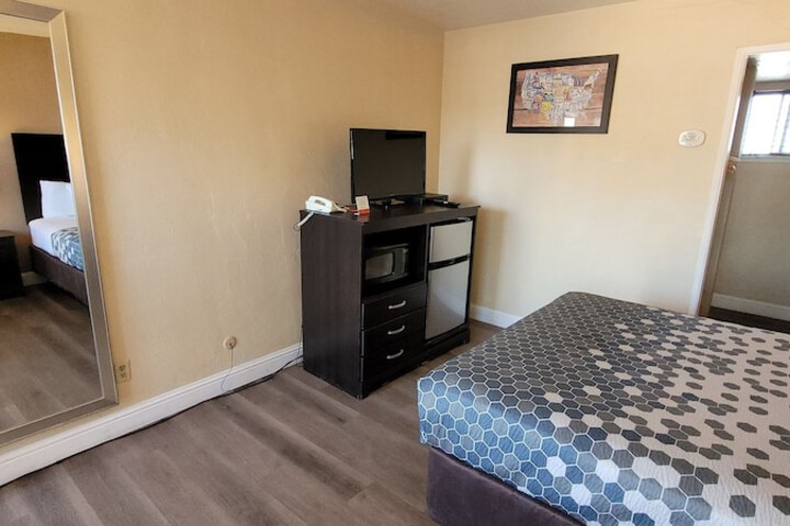 Room 11 of 21