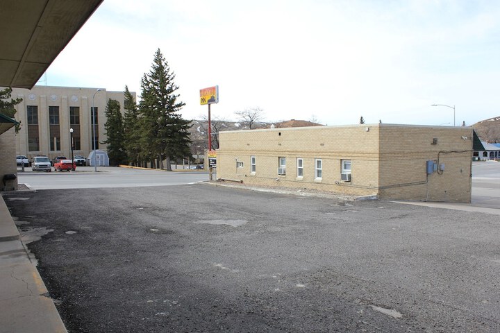 Property Grounds 17 of 18