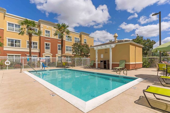 Pool 4 of 34