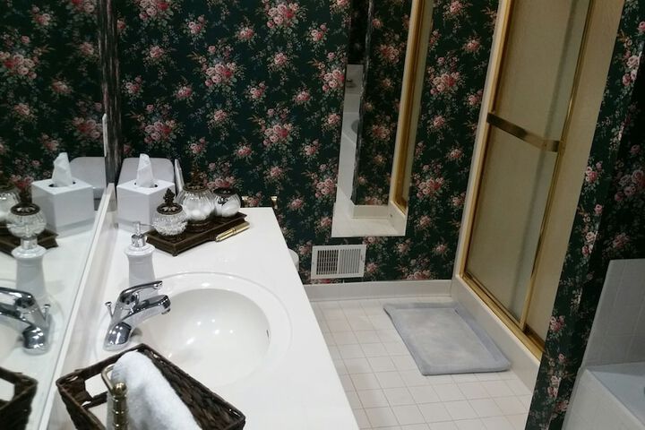 Room 16 of 23