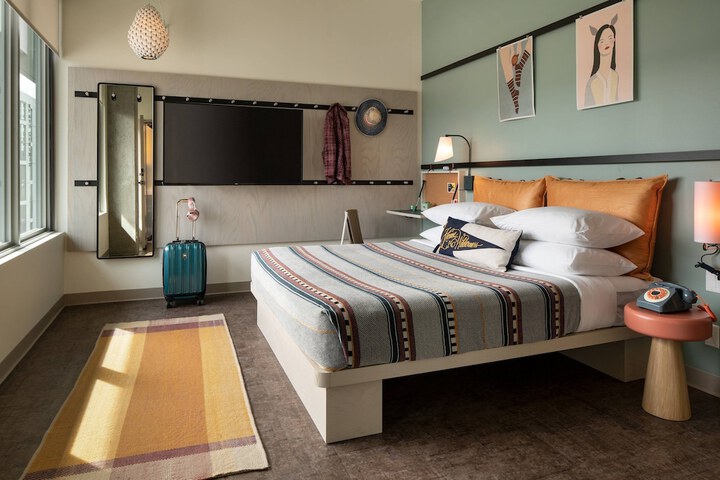 Room 25 of 44