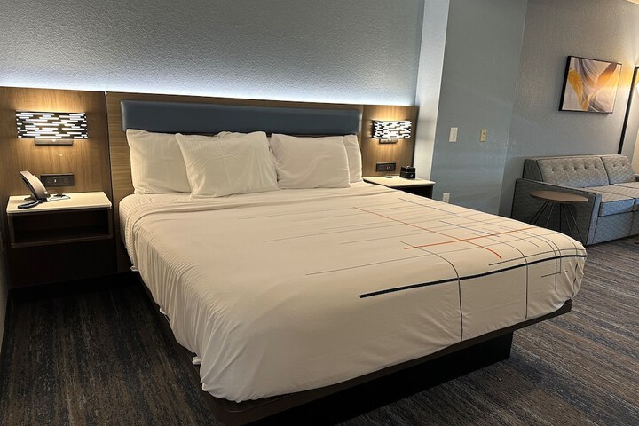 Room 14 of 40