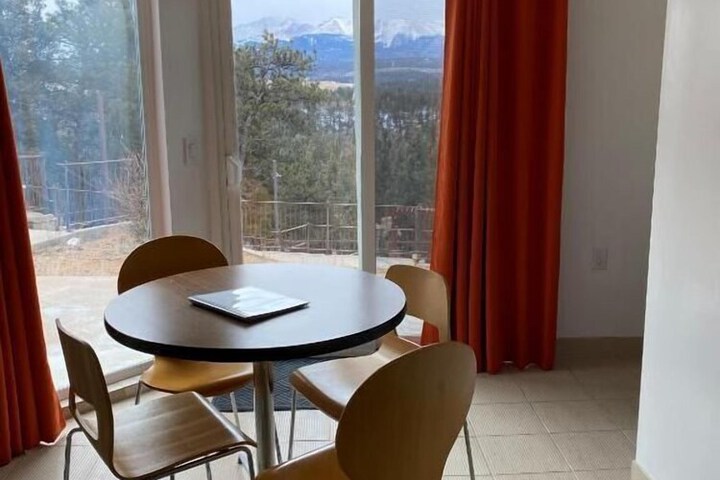 Pikes Peak Paradise Bed and Breakfast