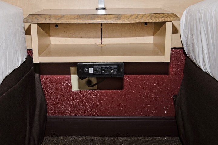 Room 13 of 27