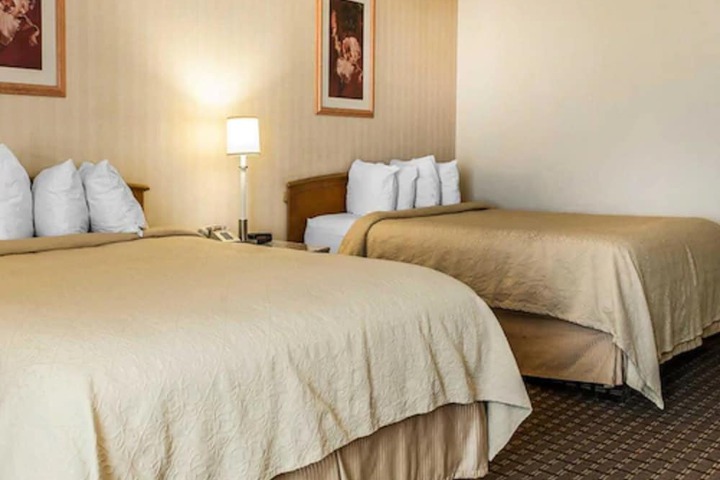 Room 20 of 28