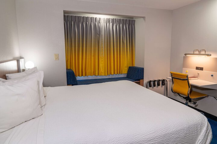 Room 21 of 39