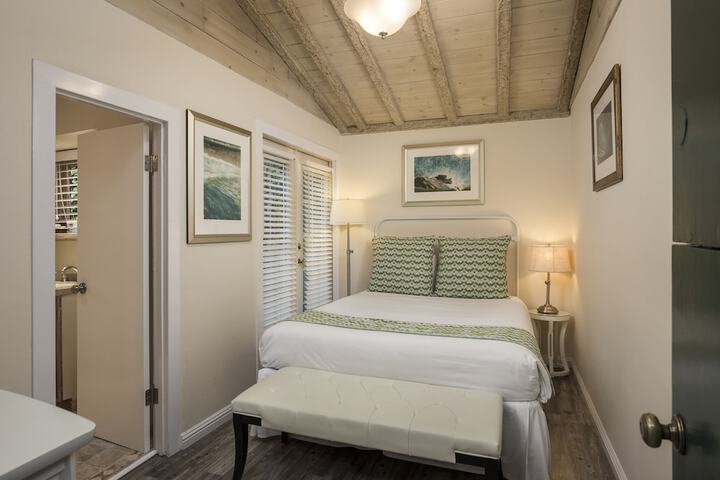 Room 6 of 32