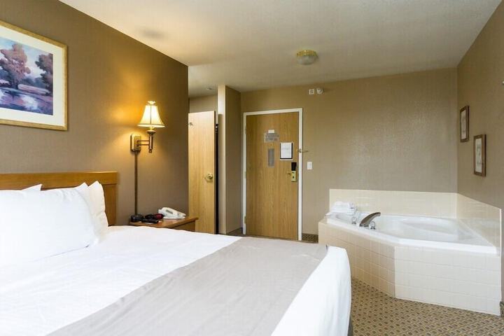 Room 15 of 27