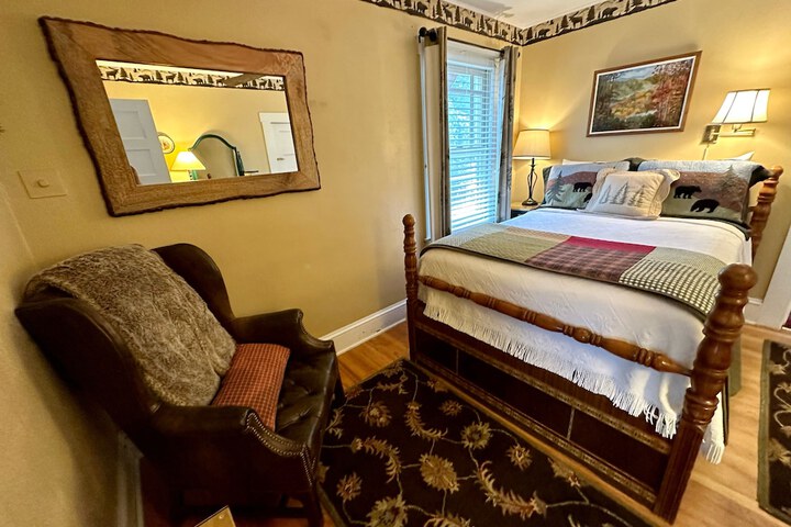 Red Rocker Inn