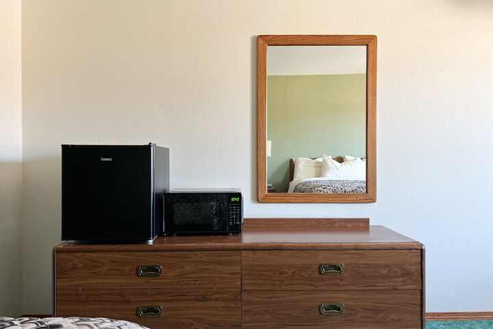 Room 9 of 16