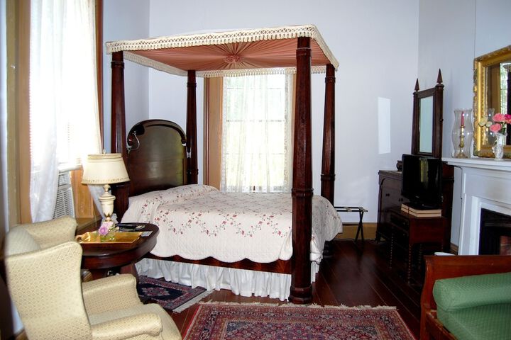 Room 32 of 47