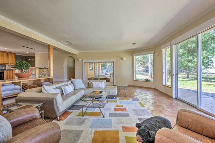 Luxe Auburn Hideaway w / Tennis Court & Views!