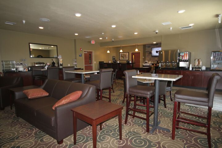 Cobblestone Hotel & Suites – Devils Lake