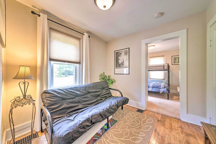 lucky Dawg Pet-friendly Abode Near St. Louis!