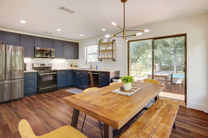 Somerville Cabin w / Private Pool!